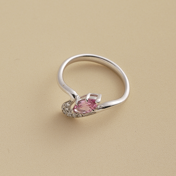 Charm pink Sapphire wavy ring